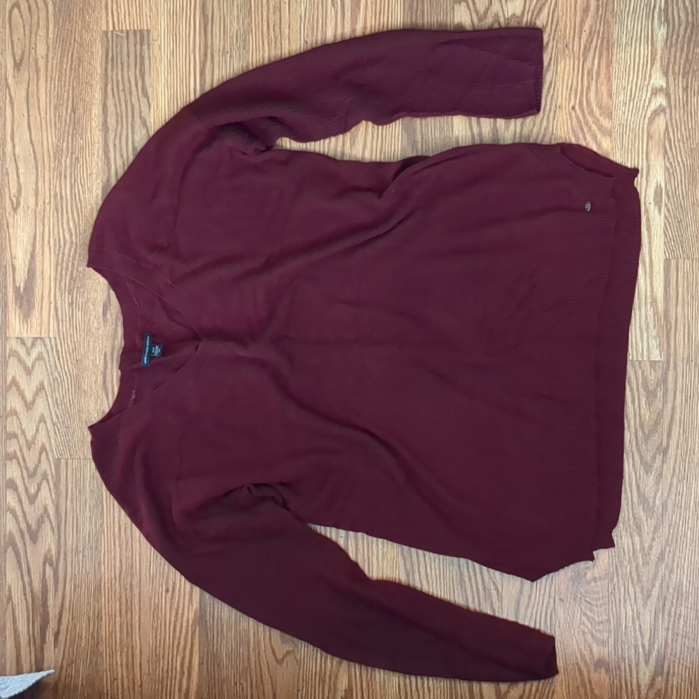 American Eagle lightweight burgundy sweater